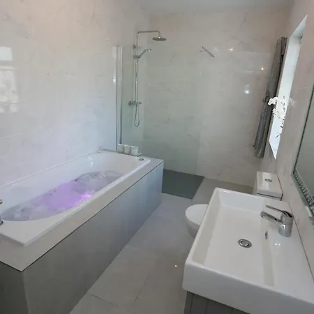 Luxury 6 Bedroom Spiddal Villa, Jacuzzi, Balcony Galway Exterior photo